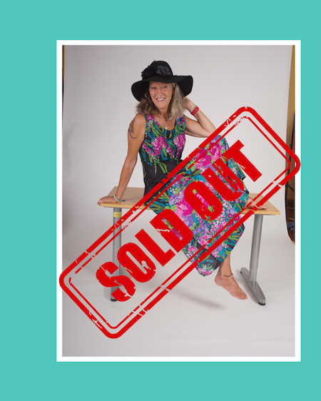 Schwarzes Kleid mit Blumen, bereits verkauft