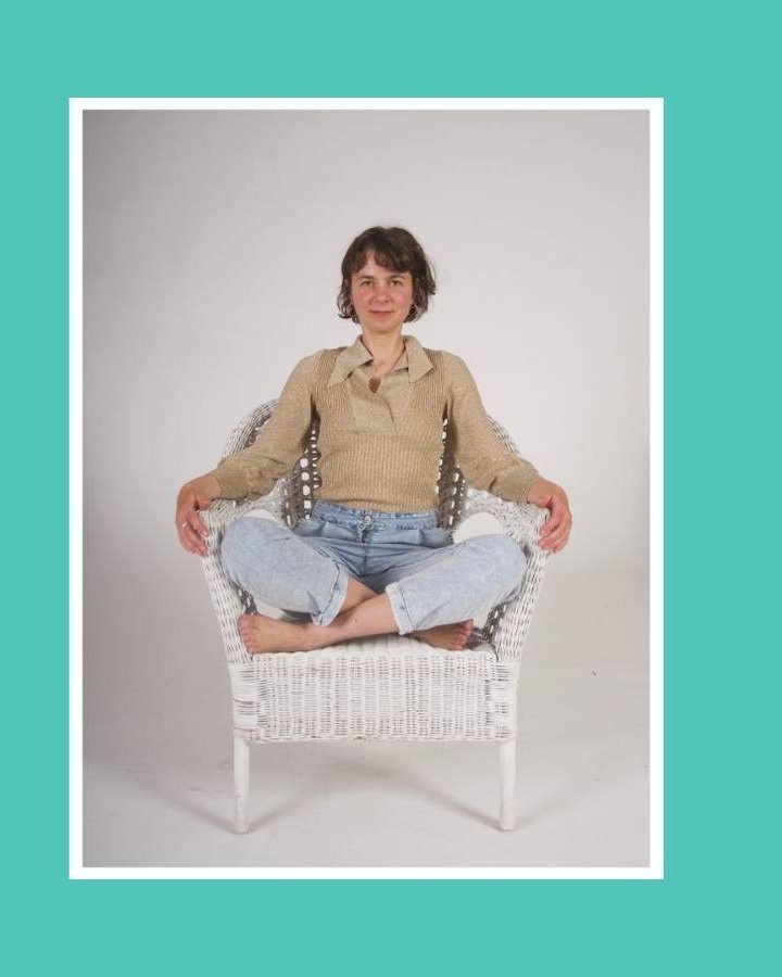 Beige Pullover mit Jeans