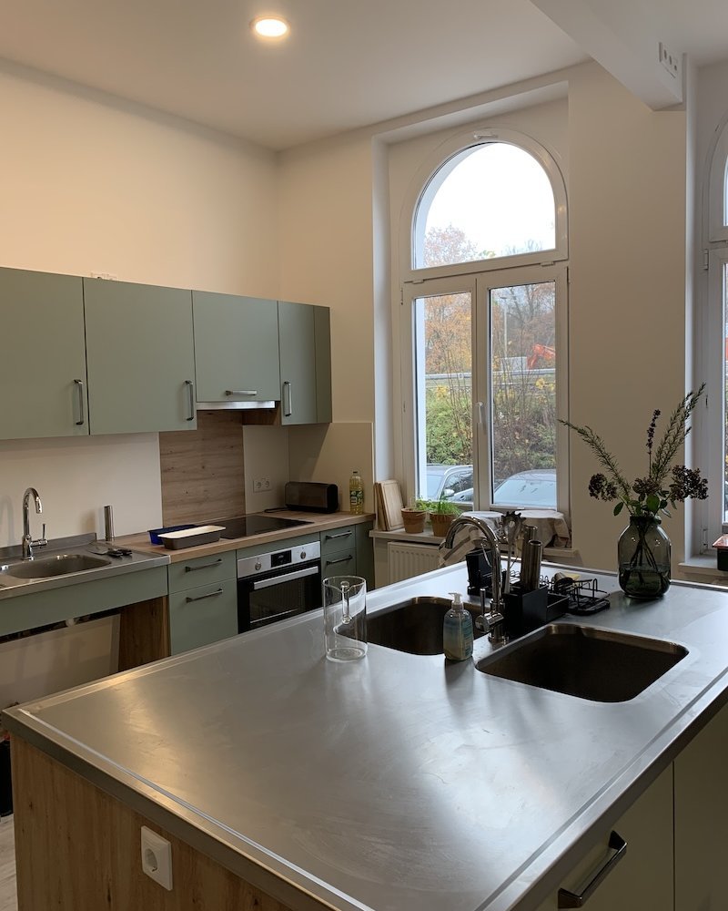 Unsere Küche mit viel Platz für gemeinsames Kochen