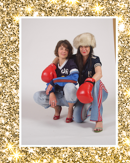 Sportliche Outfits und Fellmütze