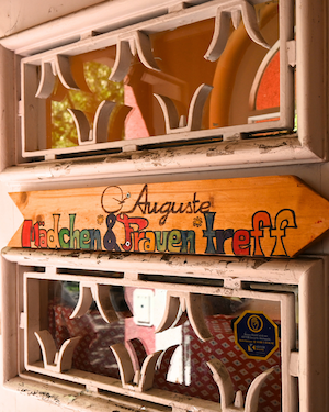 Willkommen im Auguste Mädchen- und Frauentreff. Unsere Eingangstür